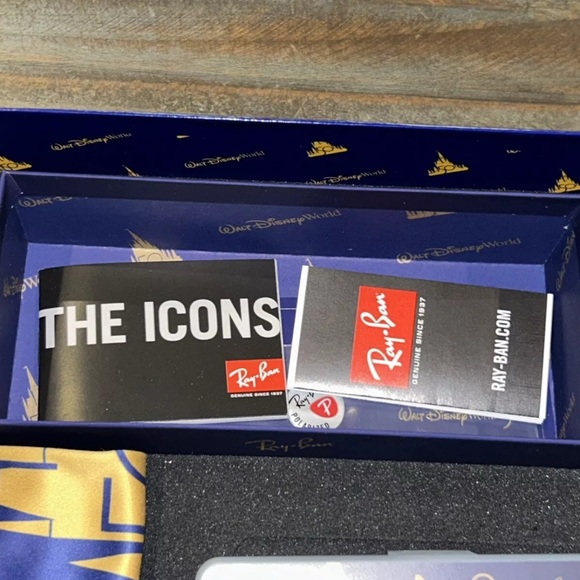 Walt Disney World 50th Anniversary Ray-Ban Aviators - Picture 3 of 11